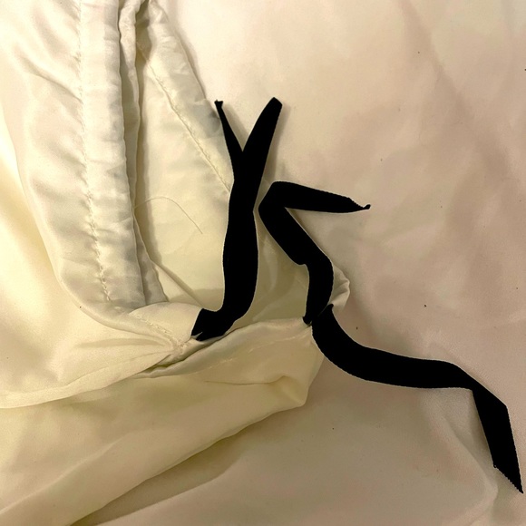 Gucci pair of white dustbags for shoes - Picture 3 of 3